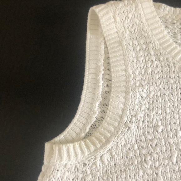 Sleeveless top.White - Picture 5 of 10